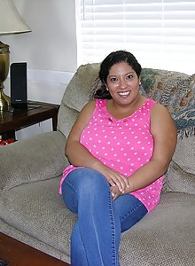 Latin chick big beautiful woman Vera takes off her garments to give us a worthy look at her plump bod